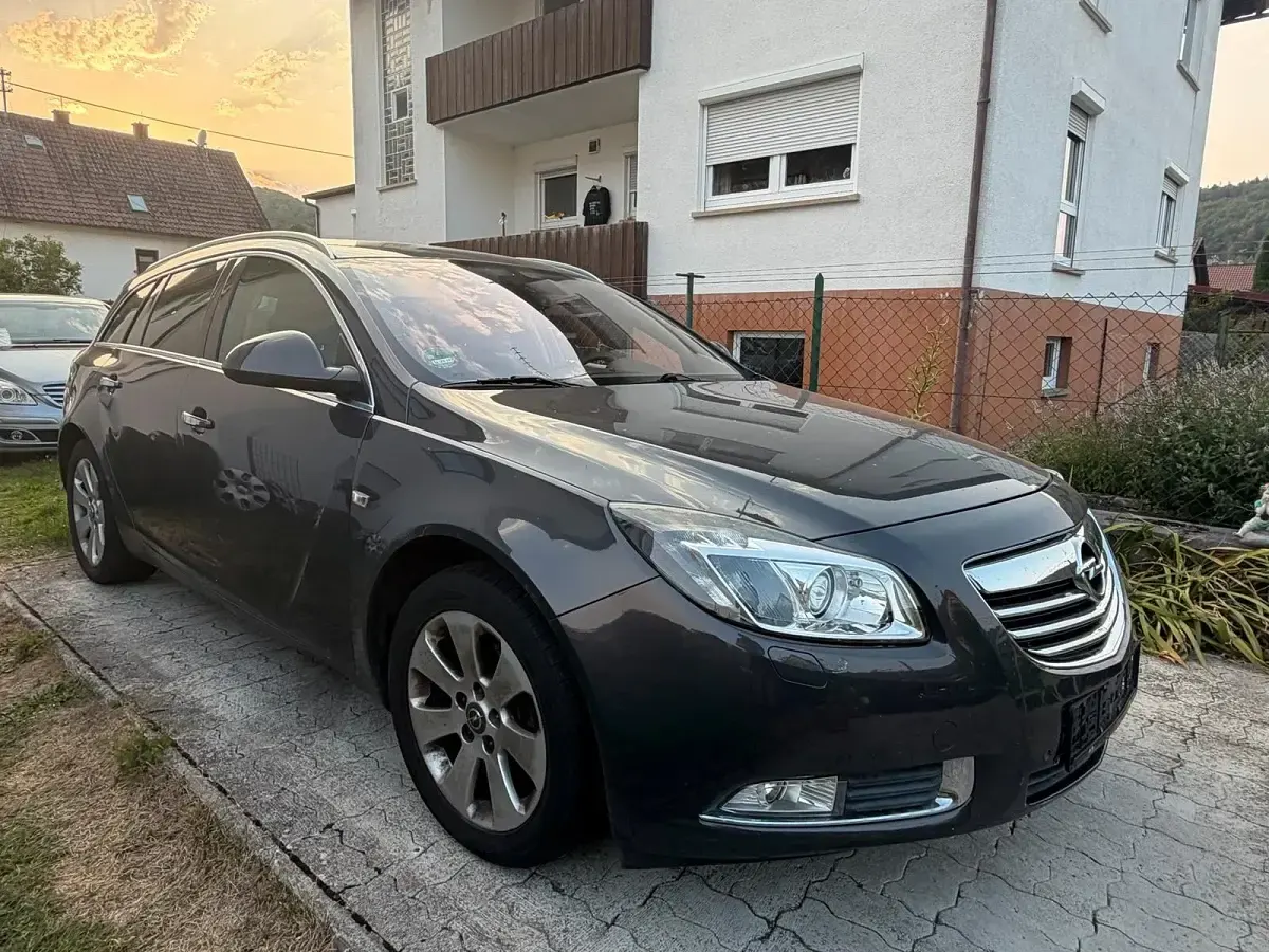 Gebraucht Opel Insignia 140 PS (102 kW) 2012 Silber Kombi