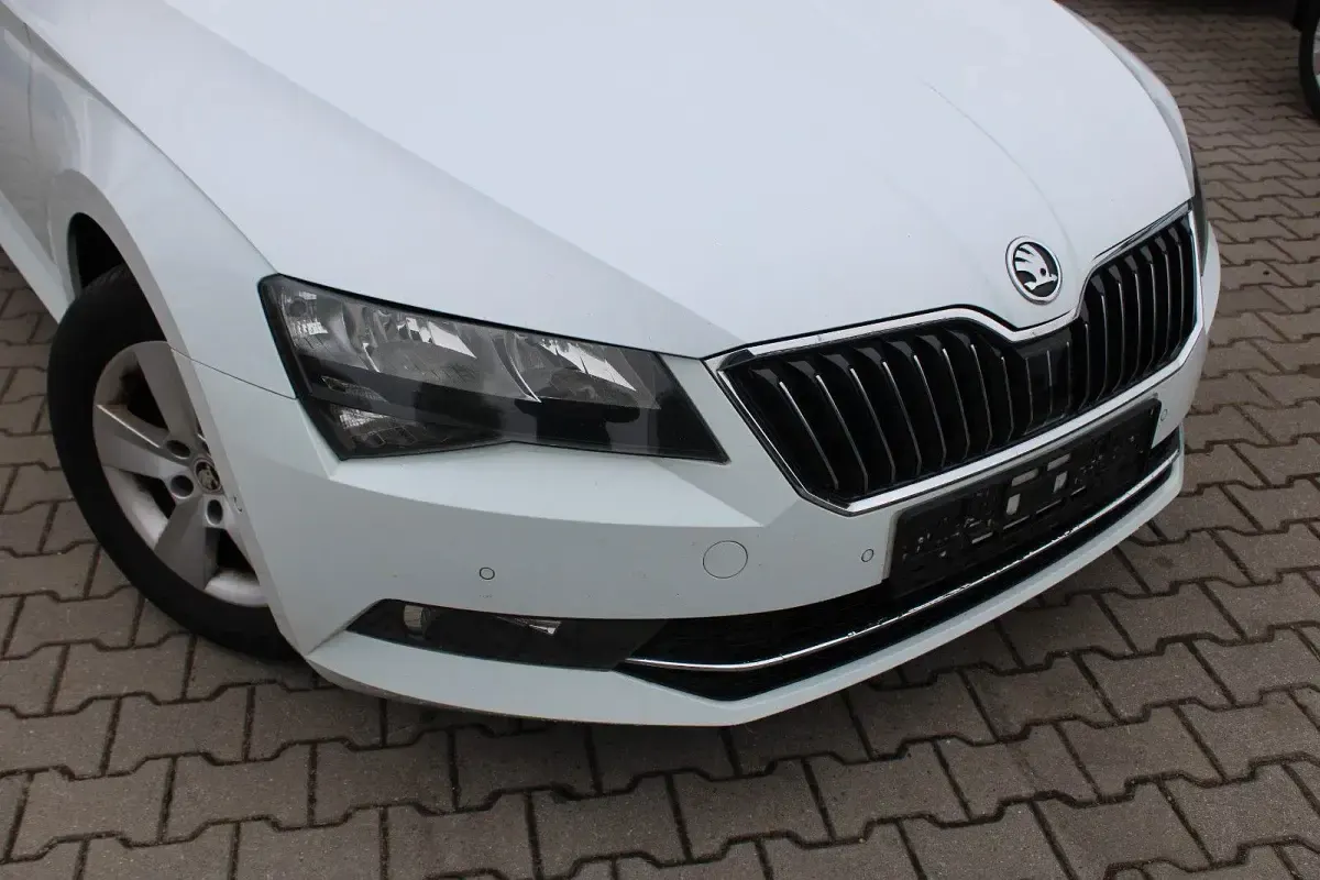 Gebraucht Skoda Superb Ambition 150 PS (110 kW) 2016 Weiß Kombi