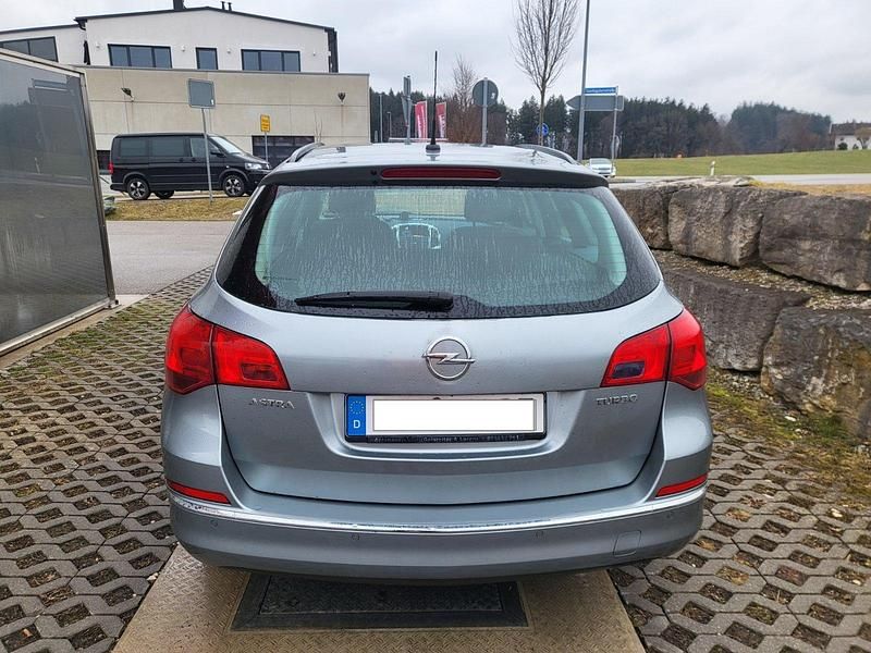 Gebraucht Opel Astra Sport 140 PS (102 kW) 2014 Grau Kombi