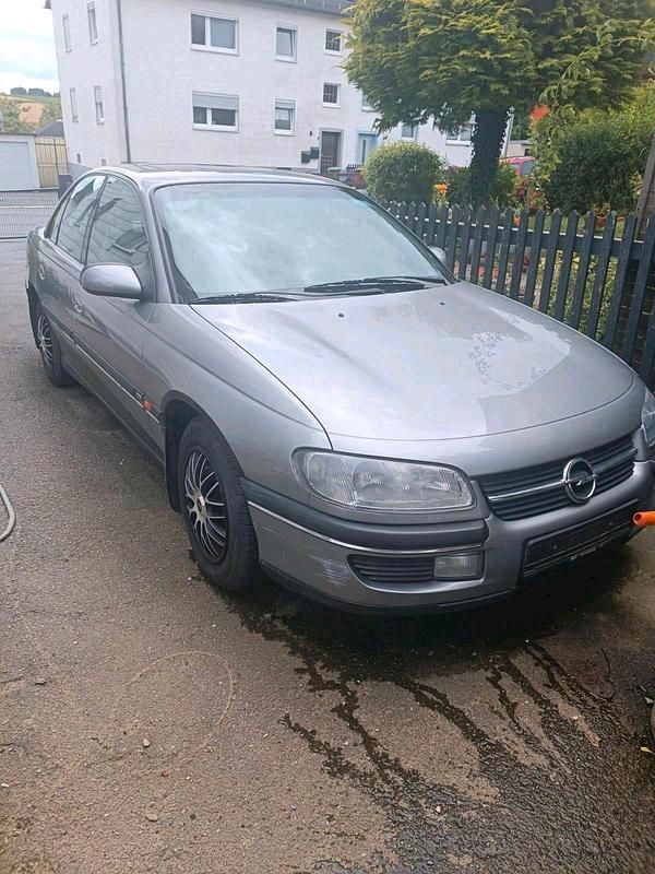 Second-hand Opel Omega 116 CP (85 kW) 1995 Berlinǎ