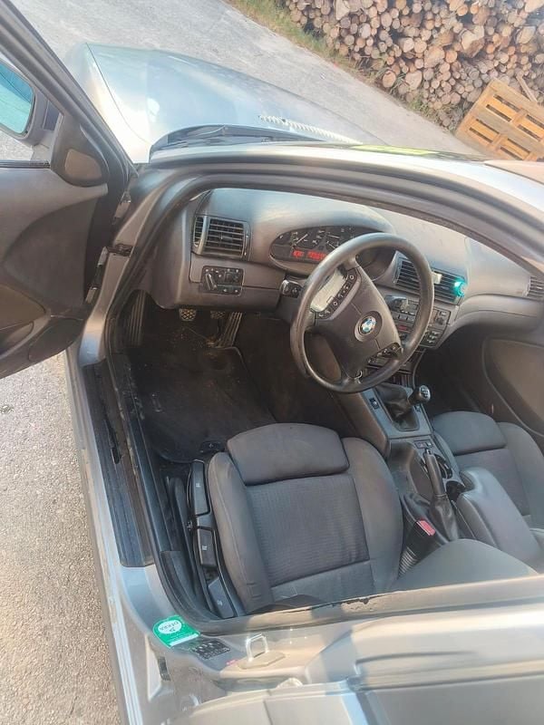 Gebraucht BMW 320 150 PS (110 kW) 2004 Grau Kombi