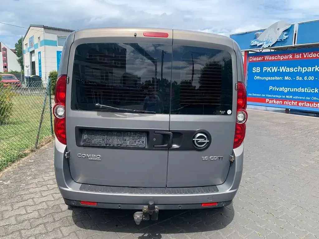 Gebraucht Opel Combo Edition 105 PS (77 kW) 2013 Braun Van / Kleinbus