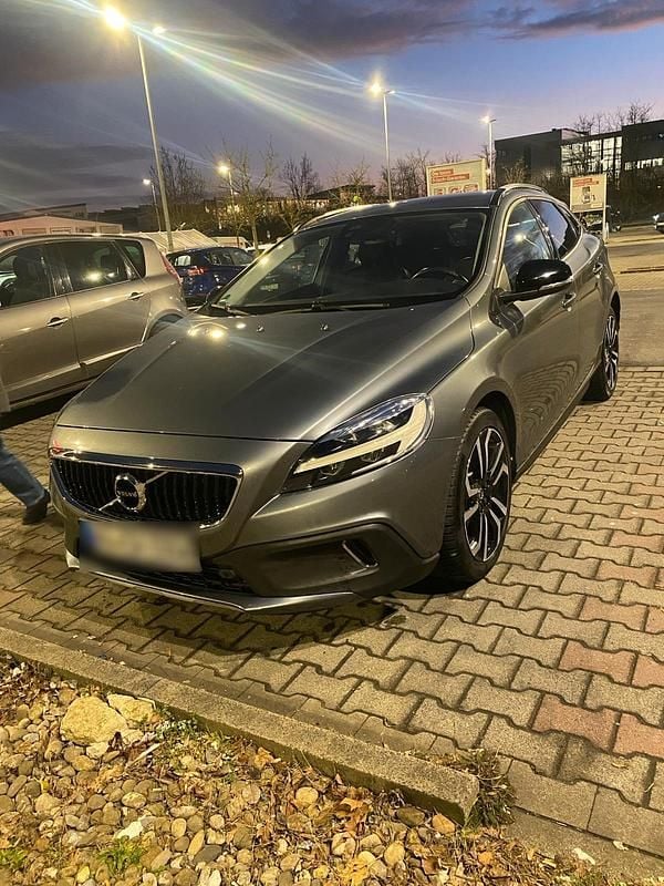 Gebraucht Volvo V40 CC Momentum 190 PS (139 kW) 2016 Grau Kombi