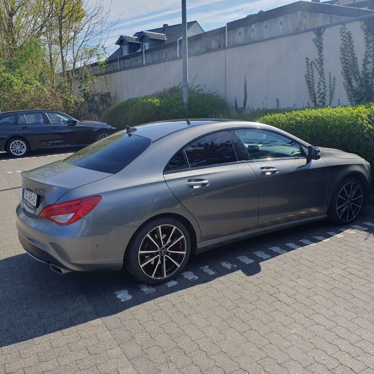 Grau Gebraucht 2013 Mercedes CLA180 Limousine | 12.999 € (Fairer Preis) - Bild 1/4