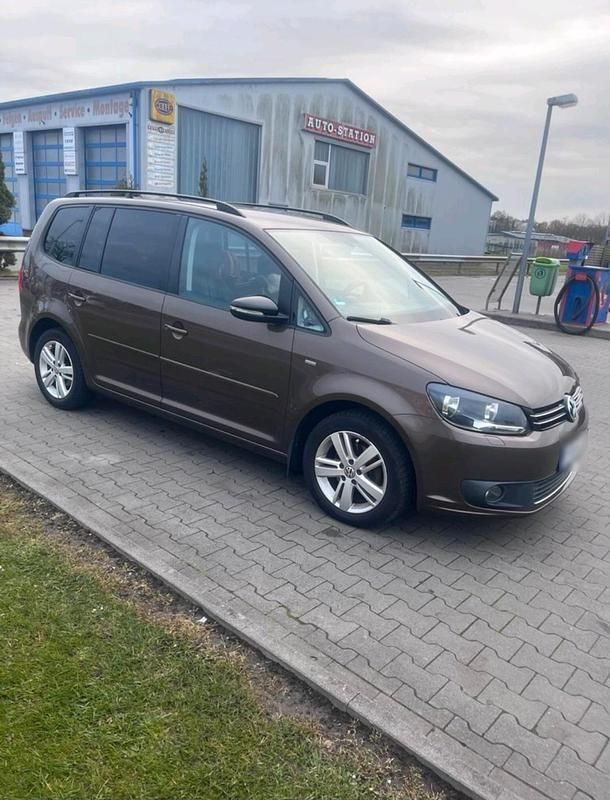 Gebraucht VW Touran 105 PS (77 kW) 2012 Braun Van / Kleinbus