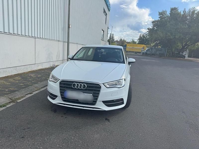 Weiß Gebraucht 2016 Audi A3 Sportback Limousine | 13.700 € (Fairer Preis) - Bild 1/4