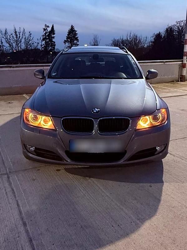 Gebraucht BMW 320 177 PS (130 kW) 2009 Grau Kombi