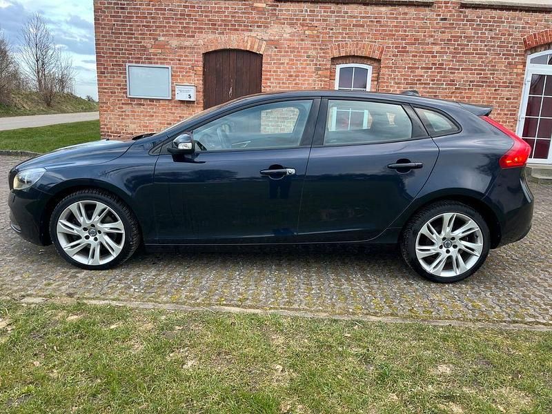 Gebraucht Volvo V40 You! 150 PS (110 kW) 2015 Blau Limousine