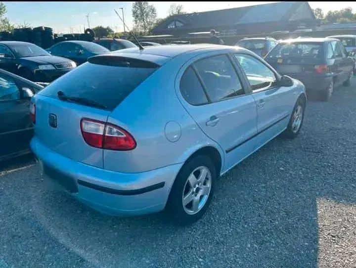 Second-hand Seat Leon 105 CP (77 kW) 2003 Albastru Hatchback
