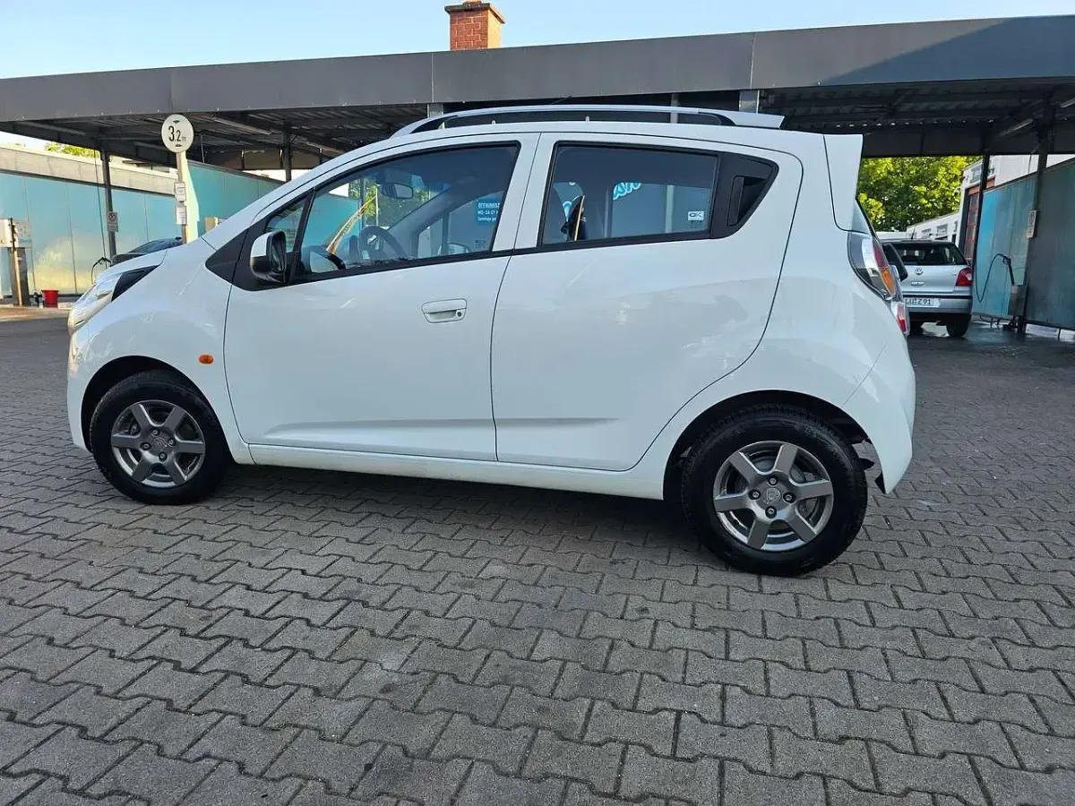 Gebraucht Chevrolet Spark LS 82 PS (60 kW) 2010 Weiß Kleinwagen