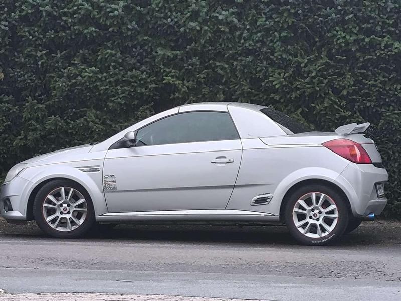 Silber Gebraucht 2006 Opel Tigra Edition Cabrio | 1.600 € (Fairer Preis) - Bild 1/4