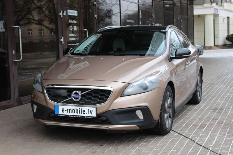 Gebraucht Volvo V40 CC Summum 179 PS (131 kW) 2014 Braun Kombi