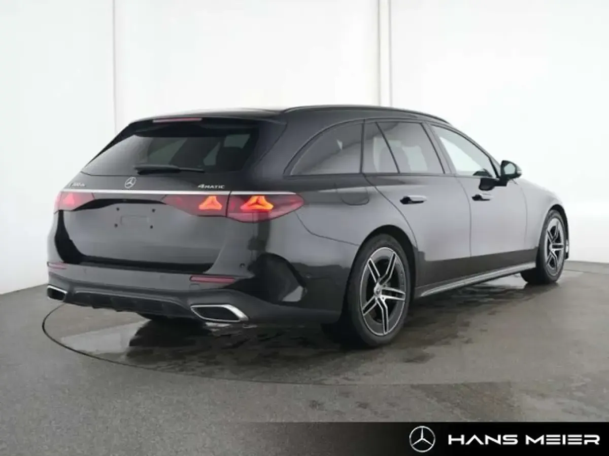 Gebraucht Mercedes E300 AMG 313 PS (230 kW) 2024 Lack obsidianschwarz Kombi