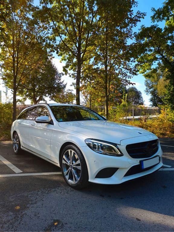 Weiß Gebraucht 2019 Mercedes C300 Business Kombi | 26.495 € (Guter Preis) - Bild 1/4