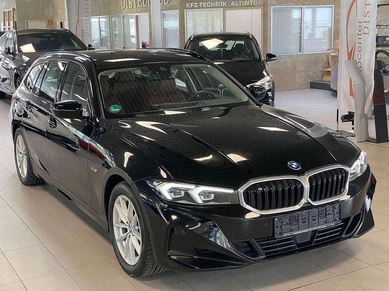 Schwarz ii Gebraucht 2023 BMW 320e Sport Line Kombi | 27.490 € (Guter Preis) - Bild 1/4
