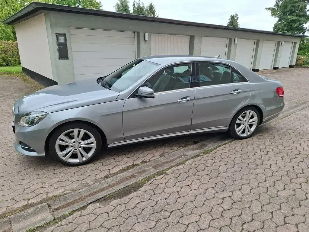 Gebraucht Mercedes E220 170 PS (125 kW) 2013 Grau Limousine