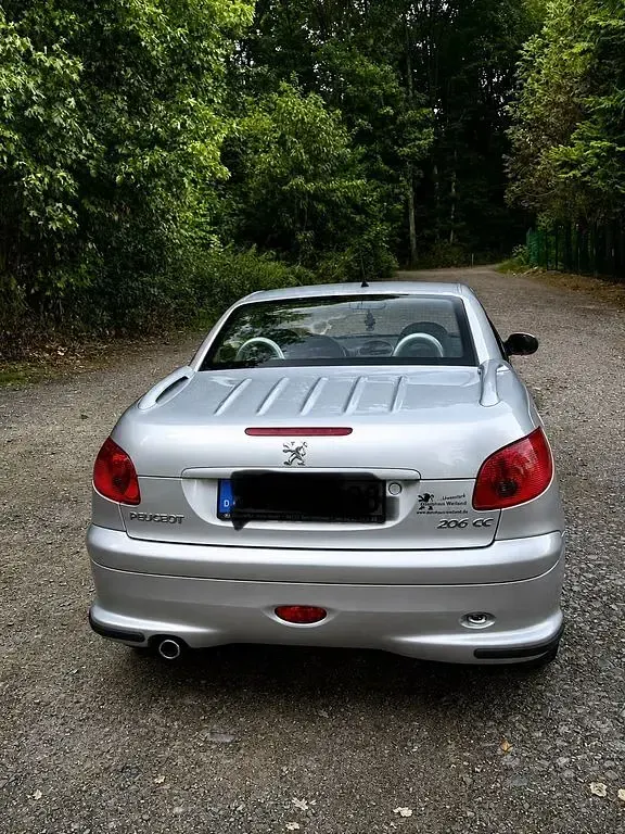 Gebraucht Peugeot 206 CC Platinum 109 PS (80 kW) 2005 Silber Cabrio