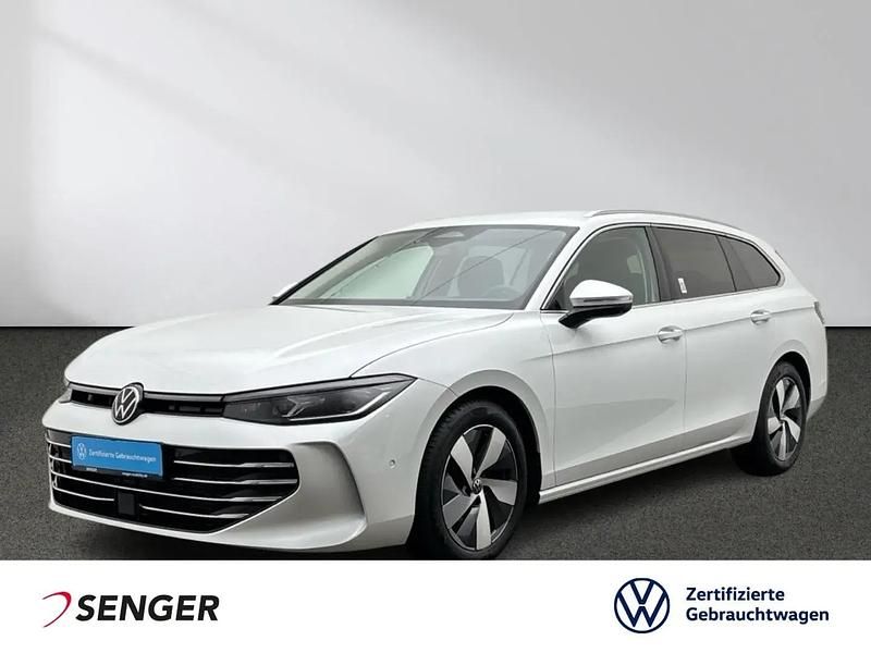 Oryxweiß perlmutteffekt Gebraucht 2025 VW Passat Elegance Kombi | 35.680 € (Fairer Preis) - Bild 1/1