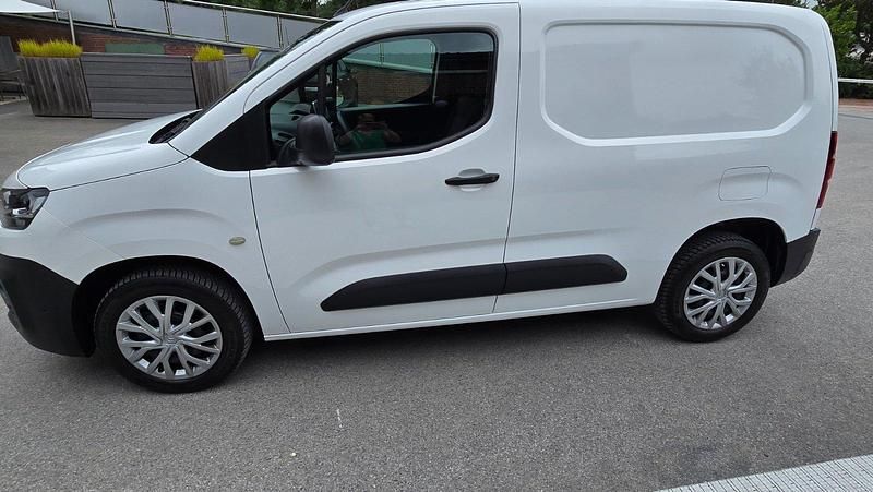 Weiß Gebraucht 2020 Citroën Berlingo Van / Kleinbus | 14.499 € (Superpreis) - Bild 1/4
