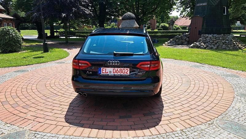 Gebraucht Audi A4 150 PS (110 kW) 2015 Grau Kombi