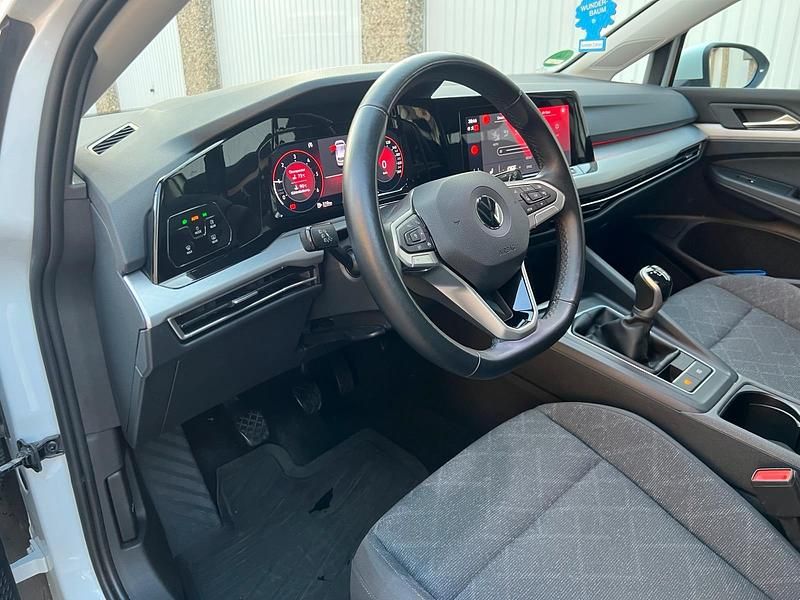 Gebraucht VW Golf VII 116 PS (85 kW) 2021 Weiß Kleinwagen