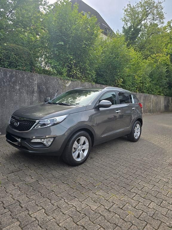 Grau Gebraucht 2013 Kia Sportage FIFA World Cup Edition SUV | 10.490 € (Guter Preis) - Bild 1/4