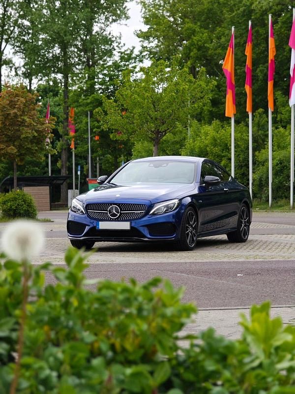 Blau Gebraucht 2016 Mercedes C43 AMG AMG Coupé | 38.499 € (Fairer Preis) - Bild 1/4