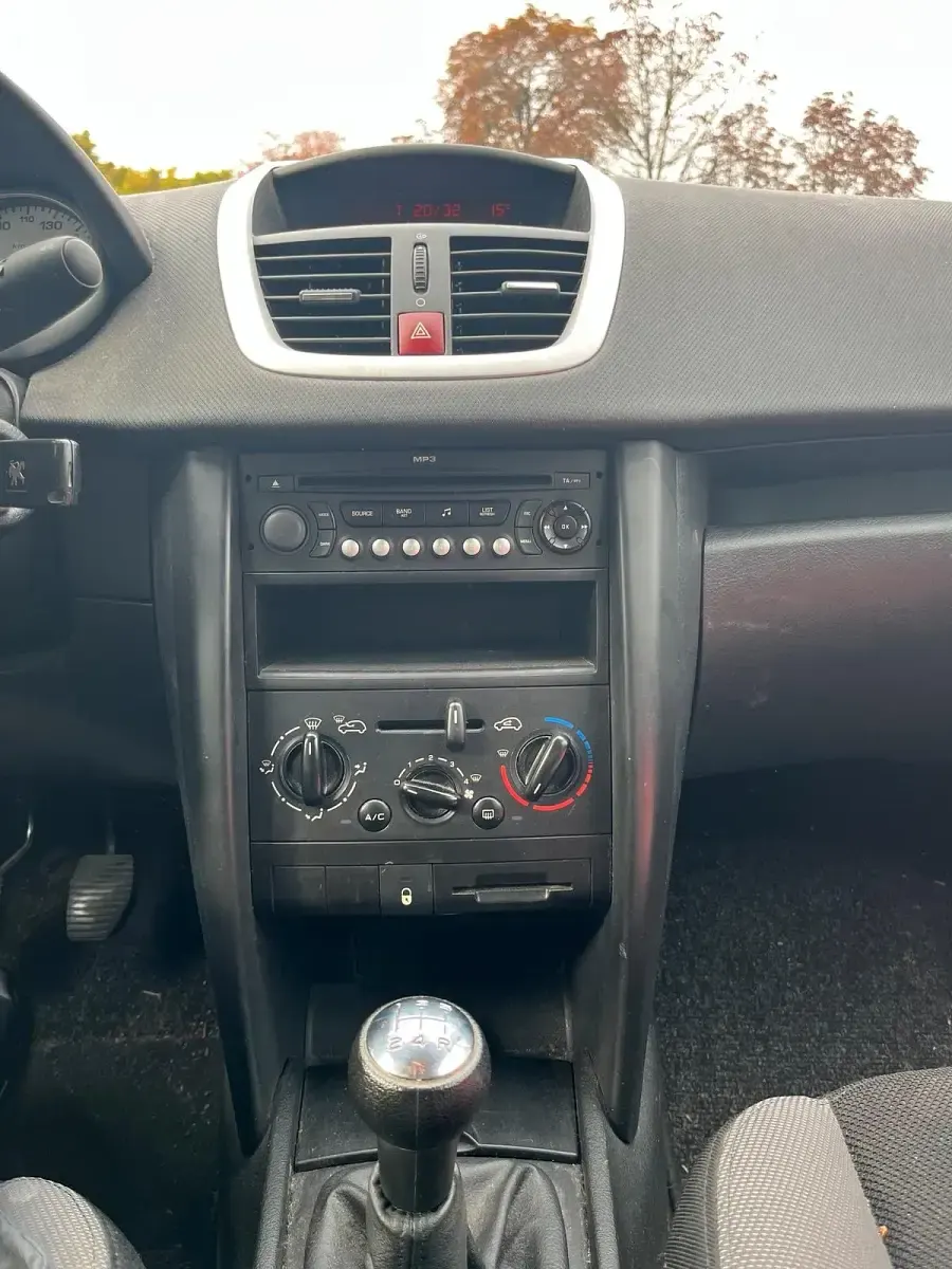 Gebraucht Peugeot 207 73 PS (53 kW) 2007 Schwarz Kleinwagen