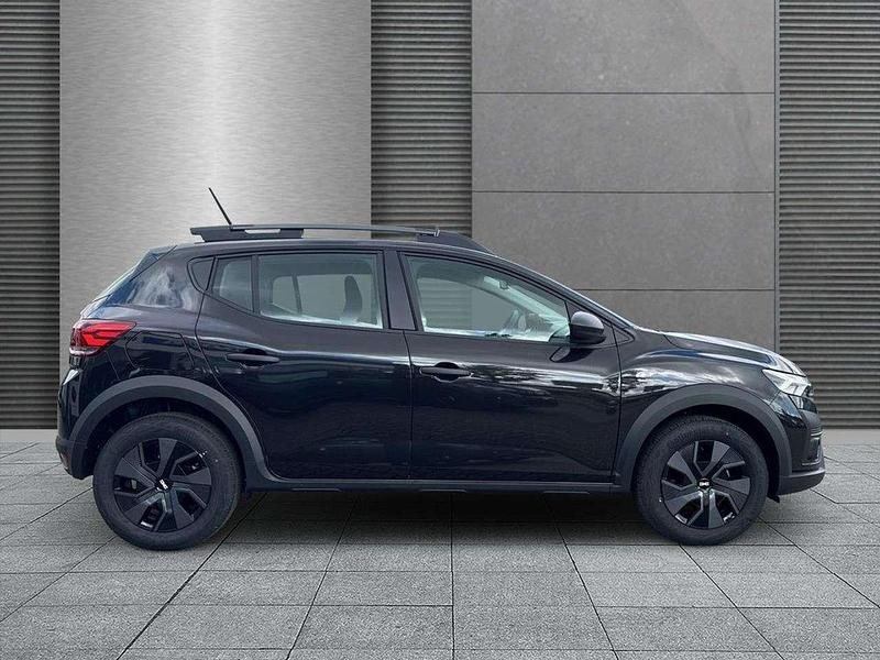 Perlmuttschwarz Neu 2025 Dacia Sandero Essentiel Kleinwagen | 17.790 € (Fairer Preis) - Bild 1/4