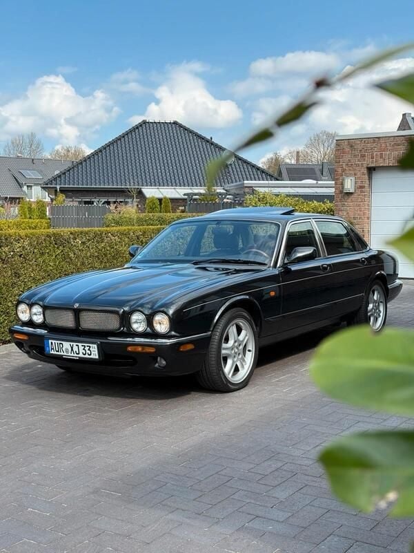 Schwarz Gebraucht 1999 Jaguar XJ8 Sovereign Limousine | 10.950 € (Guter Preis) - Bild 1/4
