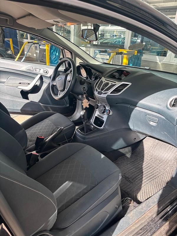 Gebraucht Ford Fiesta 82 PS (60 kW) 2011 Schwarz Kleinwagen
