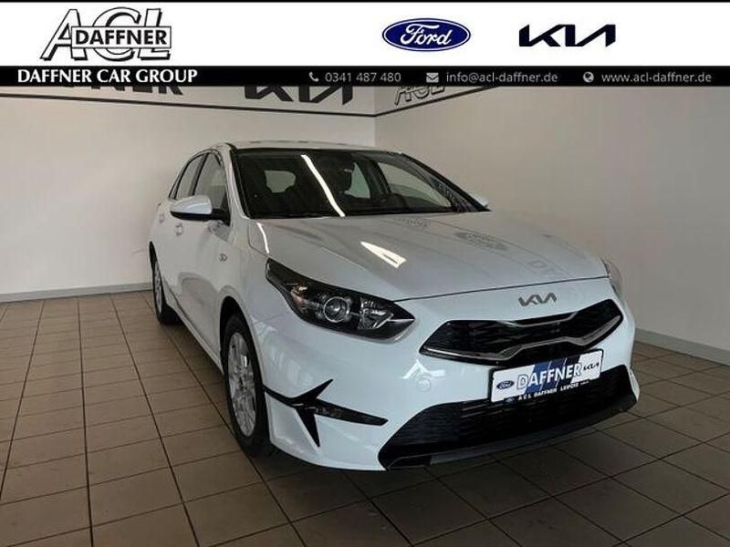 (wd) casa white s Gebraucht 2024 Kia Ceed Vision Kleinwagen | 21.890 € (Fairer Preis) - Bild 1/4