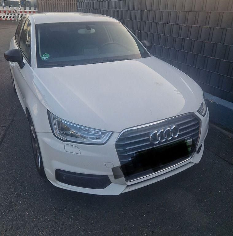 Weiß Gebraucht 2018 Audi A1 Sportback Kleinwagen | 11.600 € (Guter Preis) - Bild 1/4