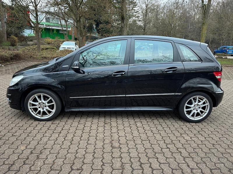Gebraucht Mercedes B180 115 PS (84 kW) 2011 Schwarz Van / Kleinbus