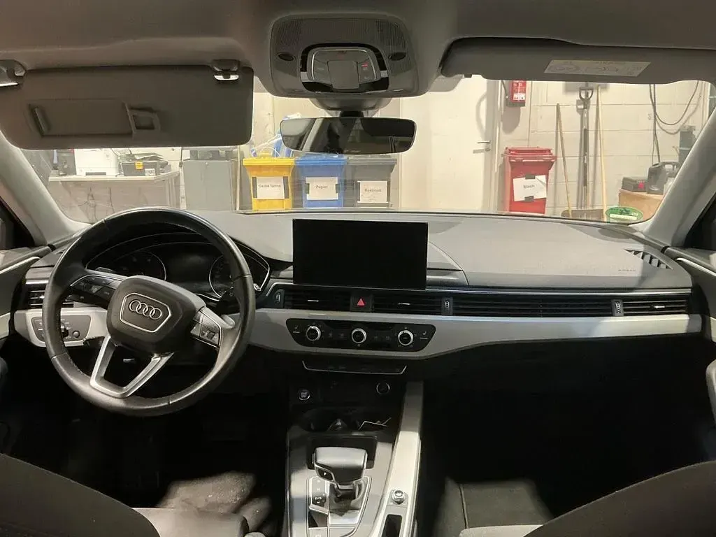Gebraucht Audi A4 Basis 163 PS (119 kW) 2023 Manhattangrau Kombi