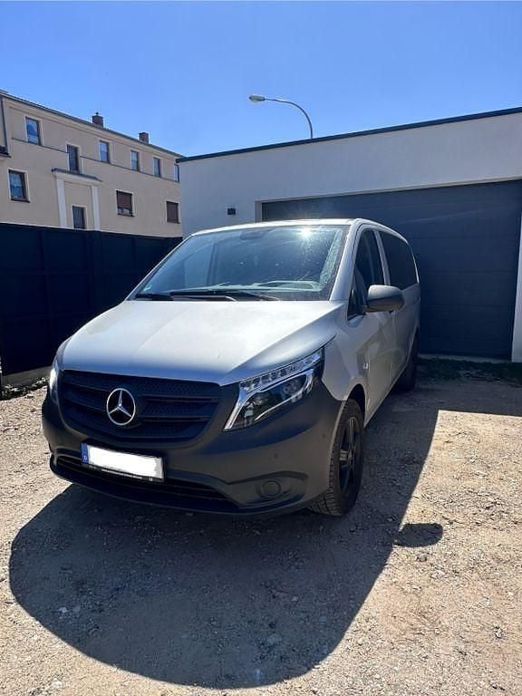 Silber Gebraucht 2017 Mercedes Vito Van / Kleinbus | 22.999 € (Superpreis) - Bild 1/4