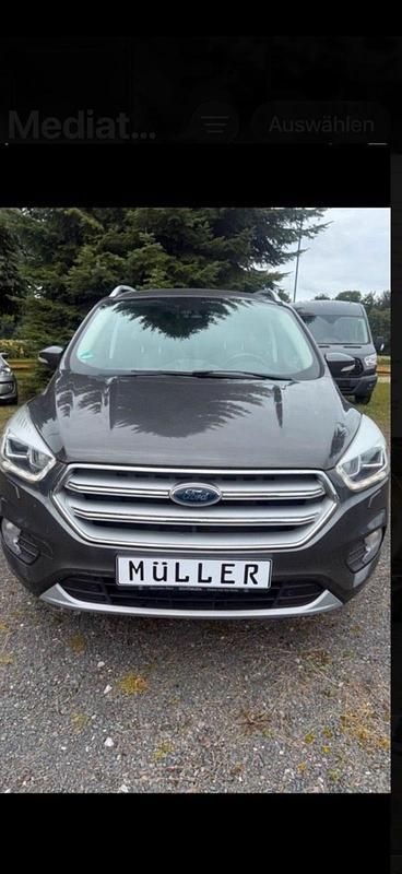 Gebraucht Ford Kuga Titanium 182 PS (133 kW) 2018 Grau SUV