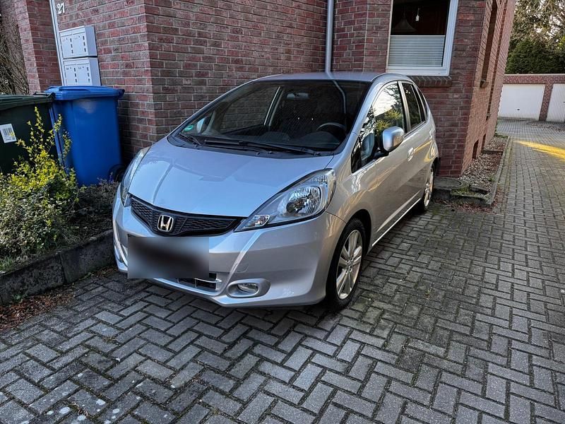 Gebraucht Honda Jazz 100 PS (73 kW) 2012 Silber Kleinwagen