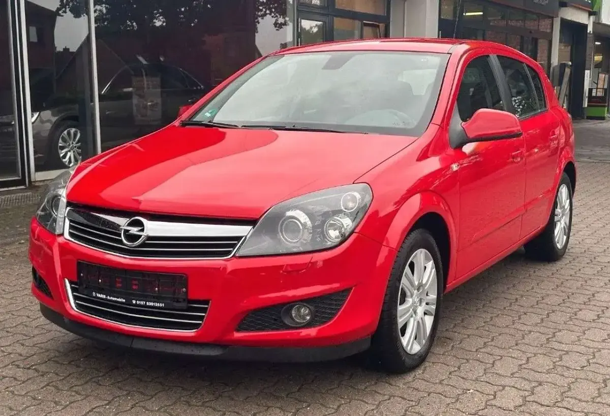 Gebraucht Opel Astra 101 PS (74 kW) 2009 Rot Kleinwagen