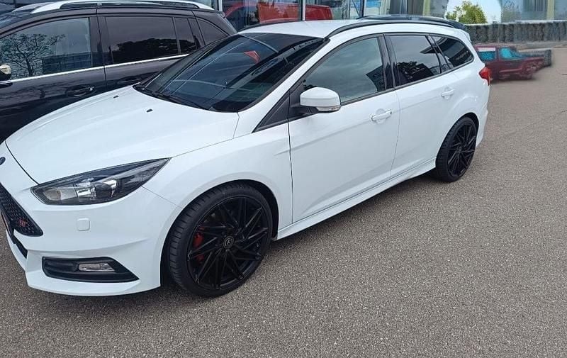 Weiß Gebraucht 2018 Ford Focus Sport Kombi | 13.990 € (Fairer Preis) - Bild 1/4