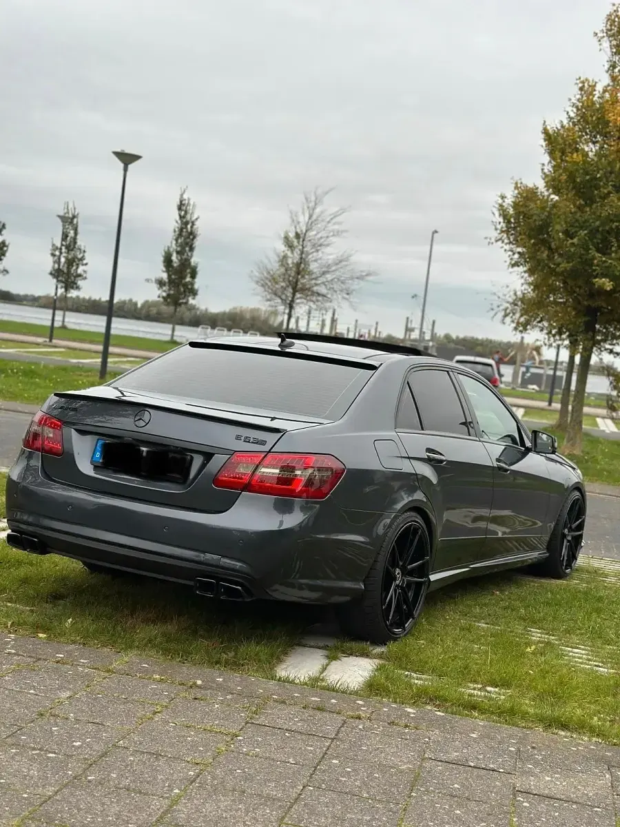 Używany Mercedes E500 AMG 388 KM (285 kW) 2010 Szary Sedan/Limuzyna