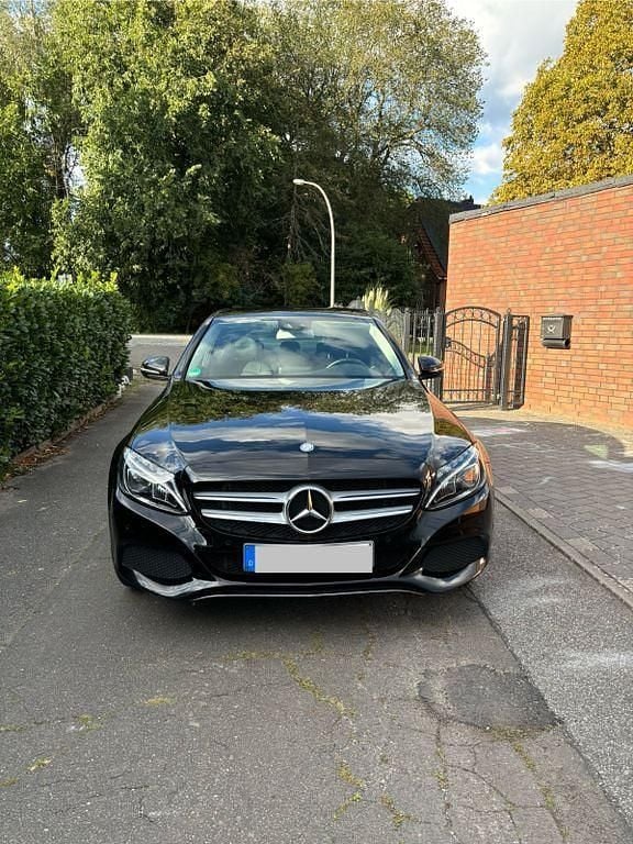 Schwarz Gebraucht 2016 Mercedes C180 Avantgarde Limousine | 16.500 € (Guter Preis) - Bild 1/4
