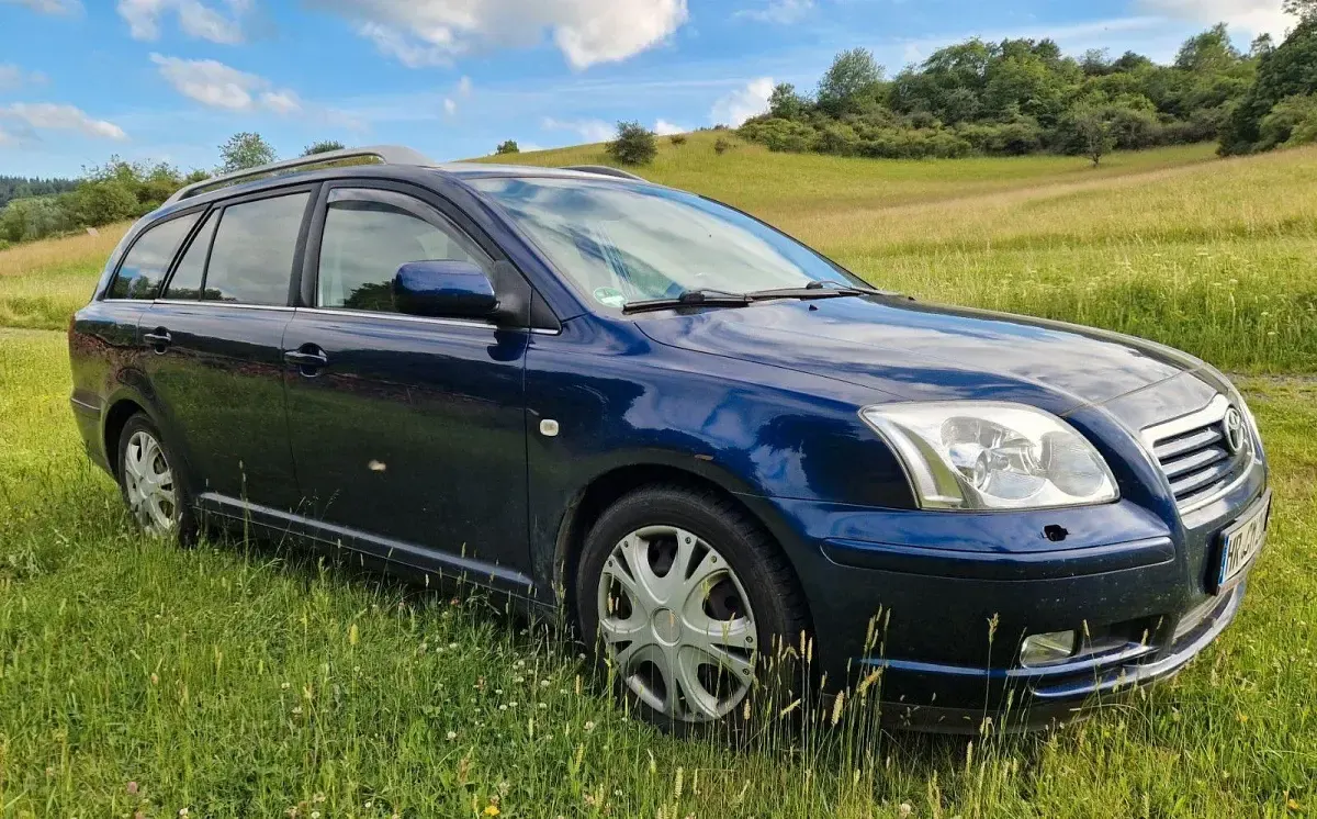 Gebraucht Toyota Avensis Executive 147 PS (108 kW) 2003 Blau Kombi