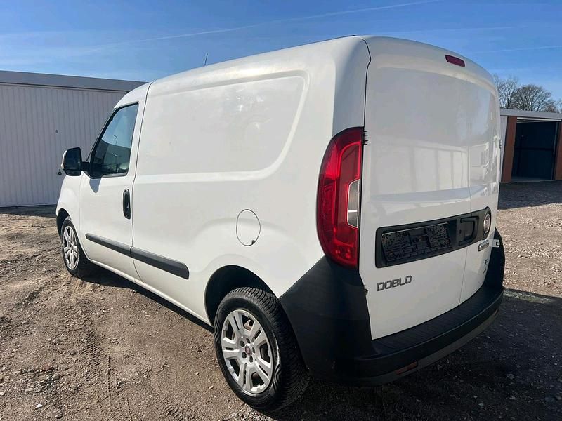 Gebraucht Fiat Doblò 90 PS (66 kW) 2016 Weiß Van / Kleinbus