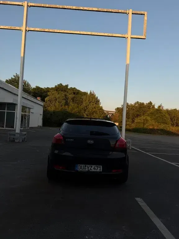 Gebraucht Kia Ceed Spirit 125 PS (91 kW) 2009 Schwarz Kleinwagen