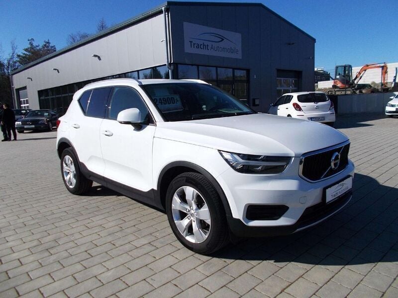 Ice white, solid / solid Gebraucht 2018 Volvo XC40 Momentum SUV | 18.900 € (Fairer Preis) - Bild 1/4