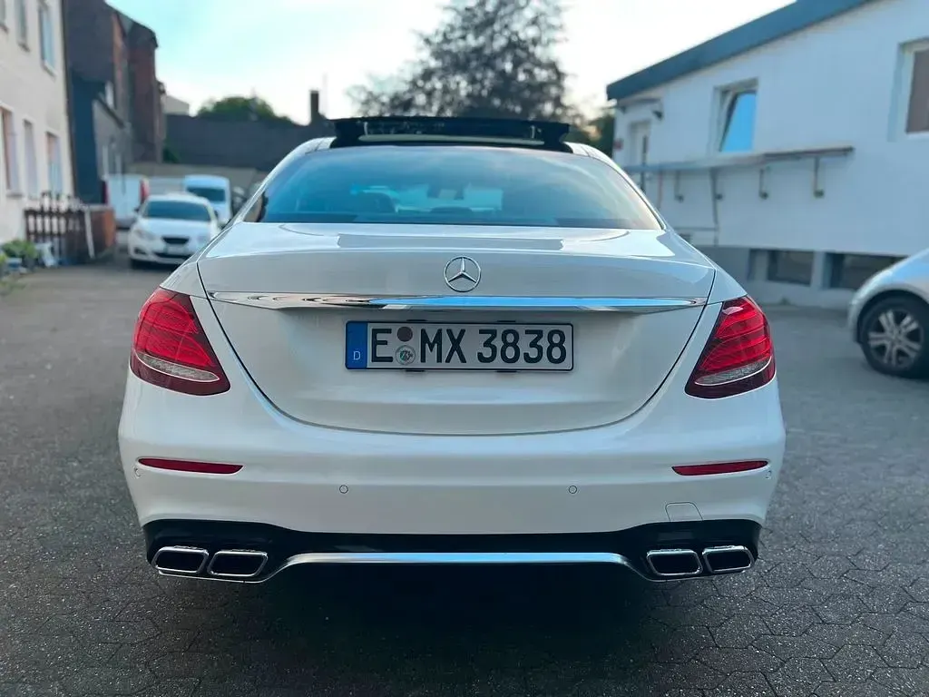Gebraucht Mercedes E300 AMG line 245 PS (180 kW) 2018 Weiß Limousine