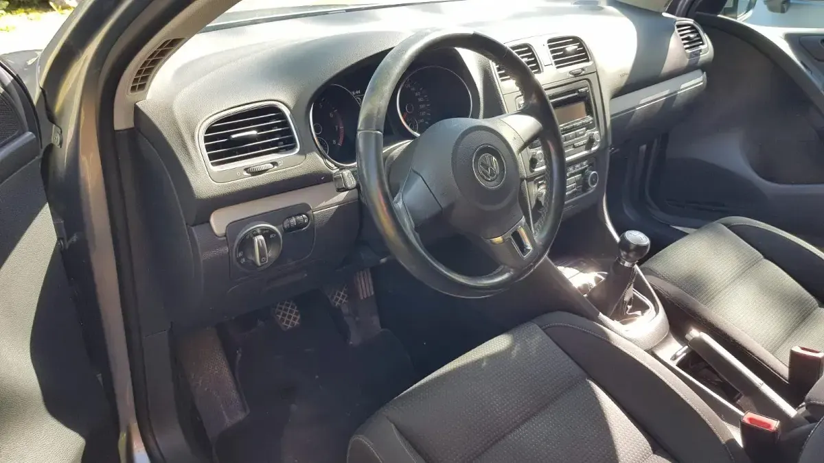 Gebraucht VW Golf VI 105 PS (77 kW) 2010 Grau Kleinwagen