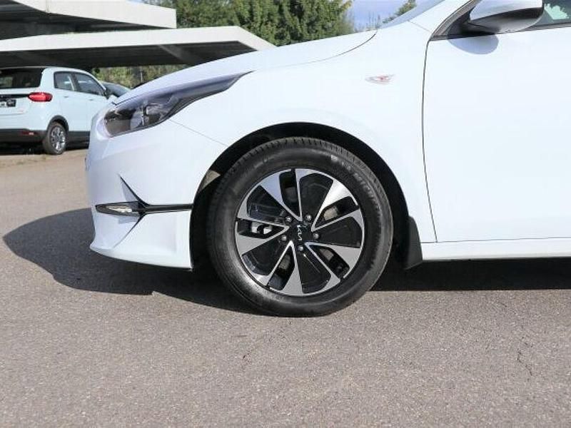 Używany Kia Ceed 140 KM (102 kW) 2025 Biały Hatchback