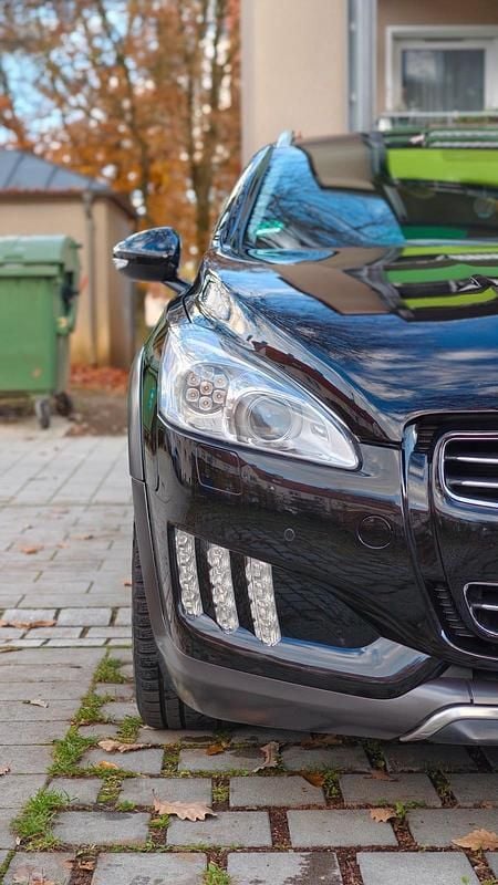 Schwarz Gebraucht 2014 Peugeot 508 RXH Kombi | 9.990 € - Bild 1/4